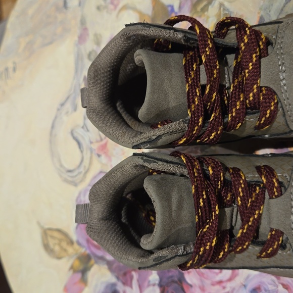 OshKosh Boots Castle Size Toddler 5 - Picture 6 of 7